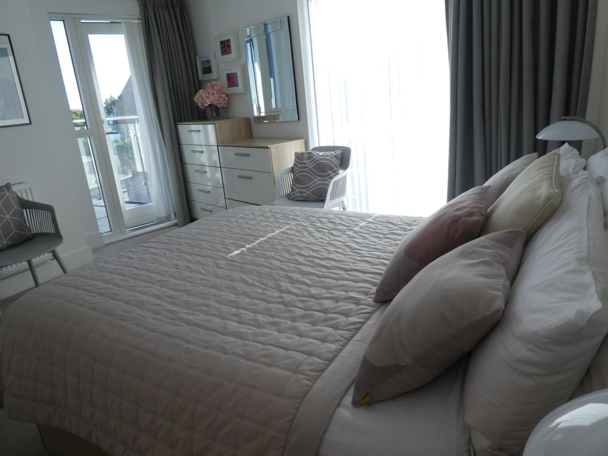 Seaview West Coast - Exceptional - 2 Bedrooms Sleeps 5 -Stunning Sea Views - 500 Metres To Beach บอร์นมัธ ภายนอก รูปภาพ
